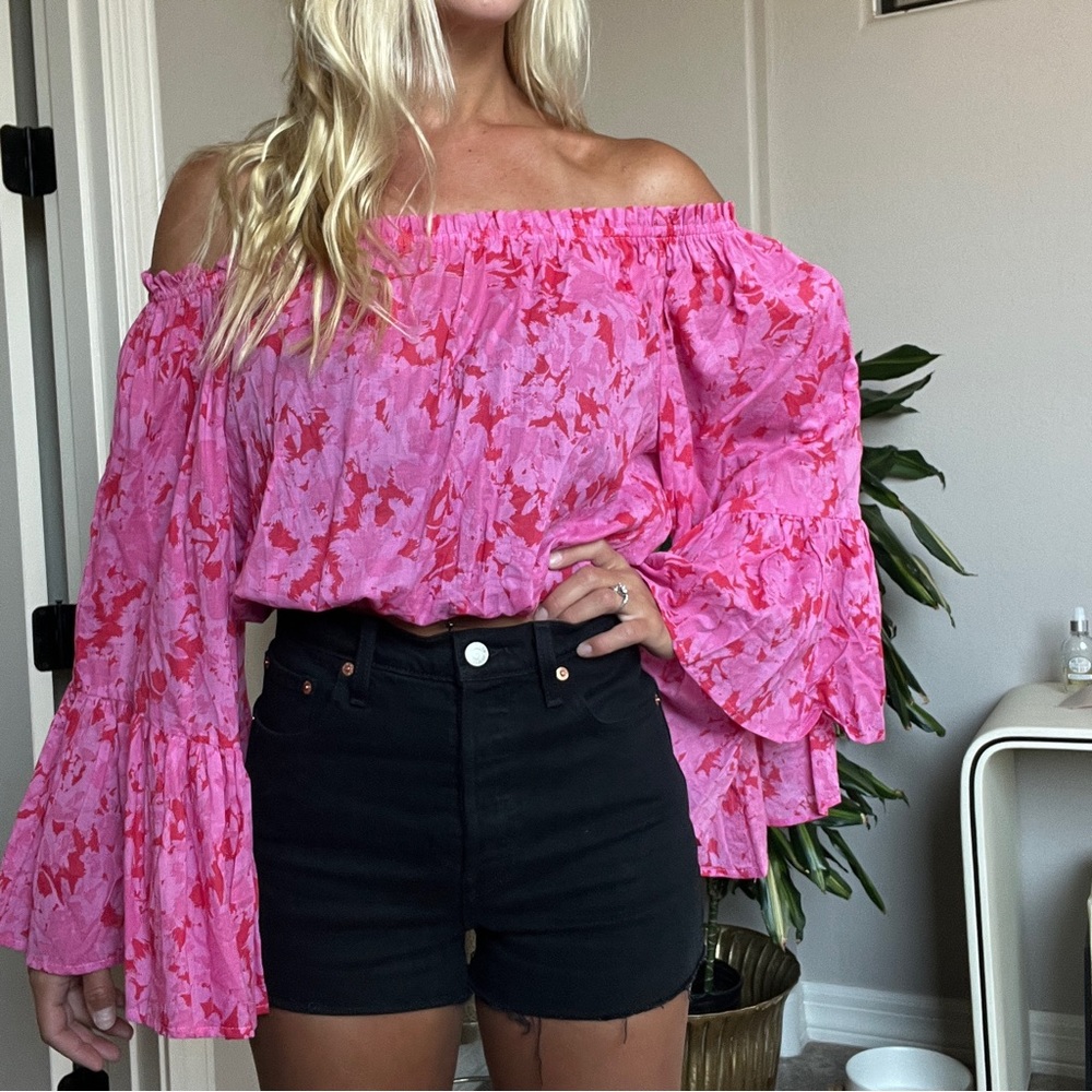 Vici Collection off the shoulder crop top. Size small. Never worn.